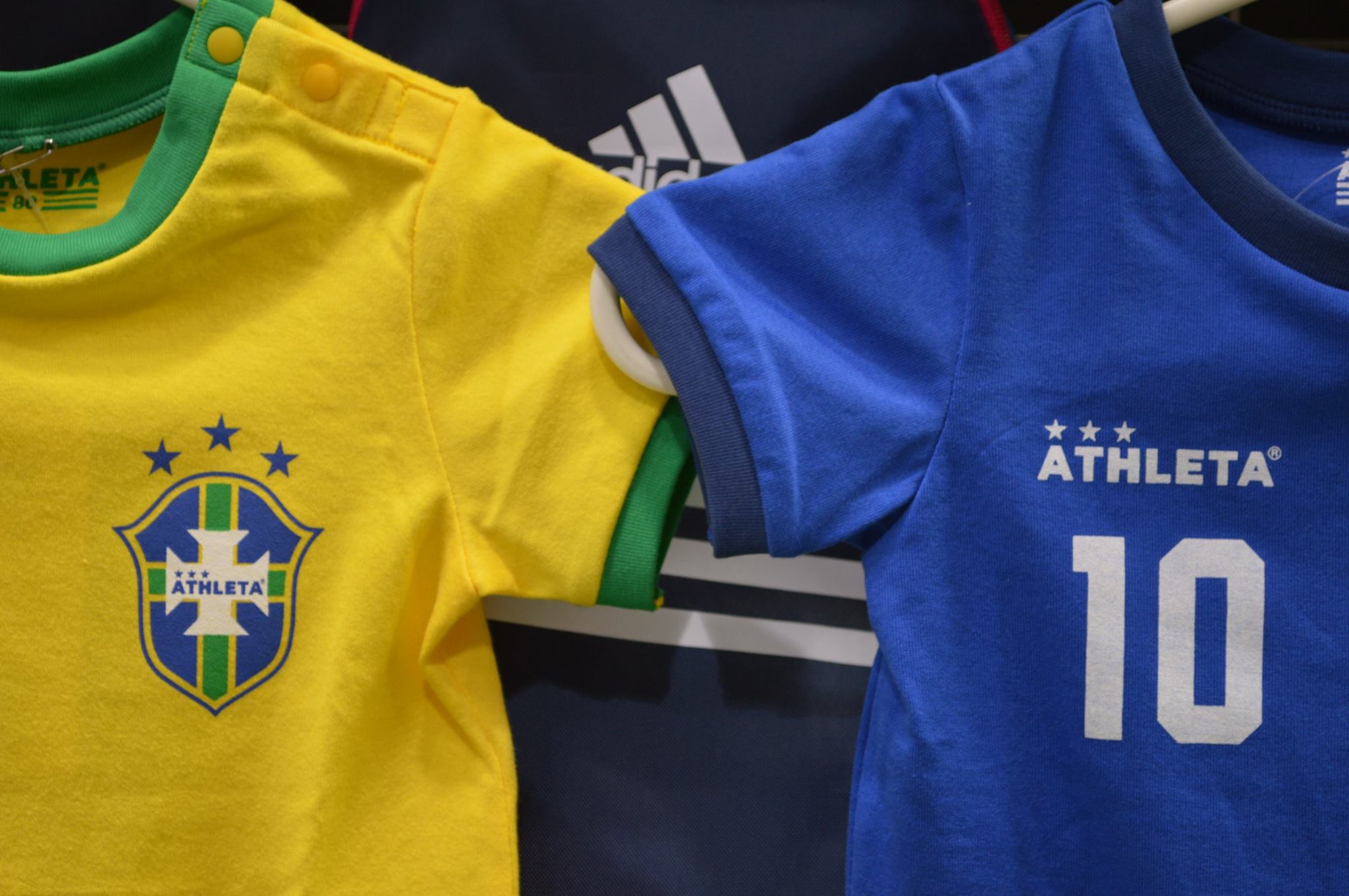 アスレタ ロンパースのブラジルｗ杯モデル ベビーサイズ 70 80cm サッカーショップ グリーンスポーツ فيسبوك