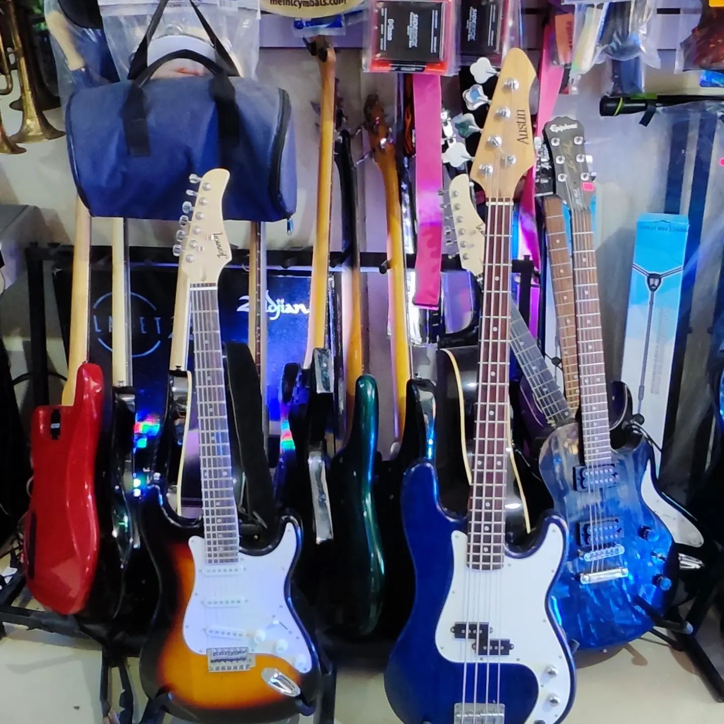 Guitarras, Violines,... - Sandy Music Instruments RD | Facebook