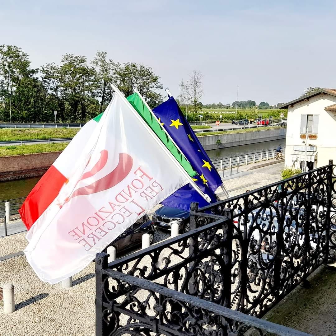 Parco del Centenario - Trezzano s/N - NON UCCIDERLA!!! Questa è un'ape ...