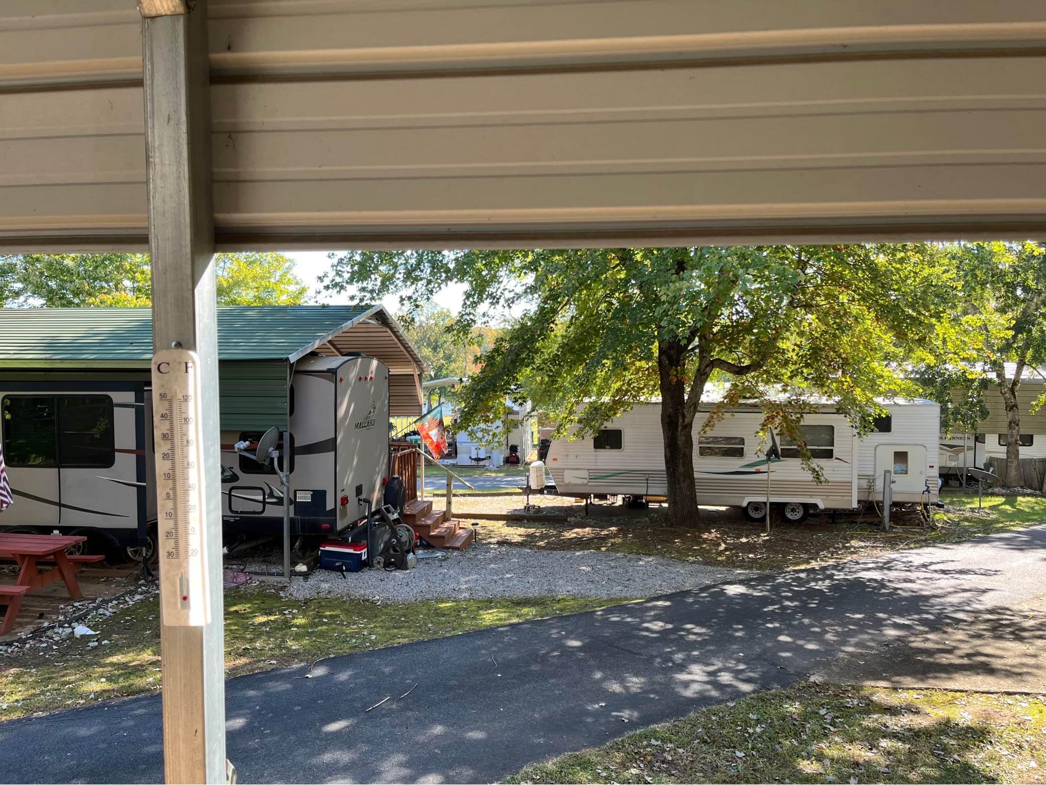 Year round camping by the lake at beautiful Elkhorn Lake Campground in ...