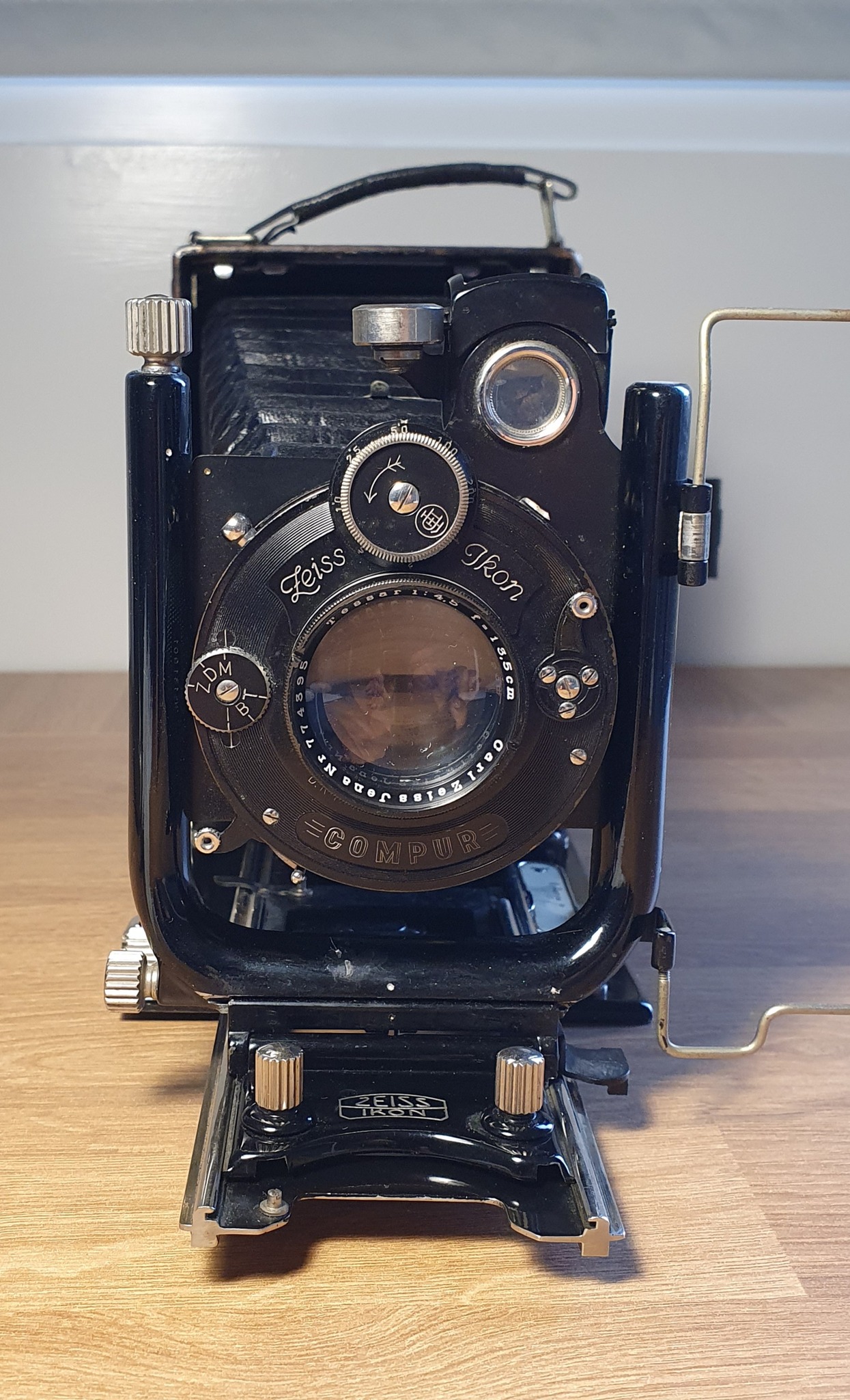 Ica Ideal 225 large format camera with Zeiss Jena Tessar lens