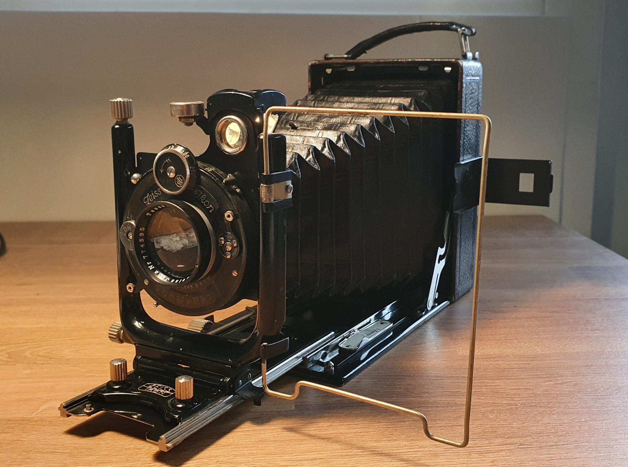 Ica Ideal 225 large format camera with Zeiss Jena Tessar lens
