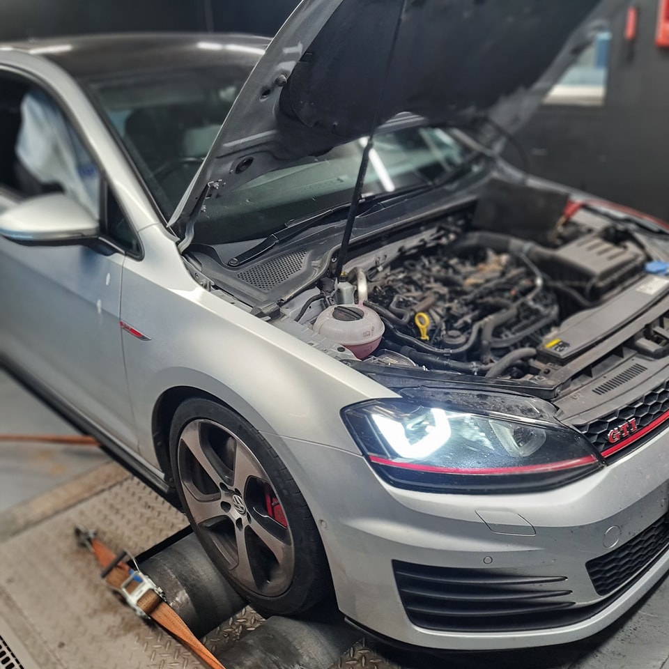 VW GOLF Mk7 GTI in for stage 1 tuning session engine and gearbox