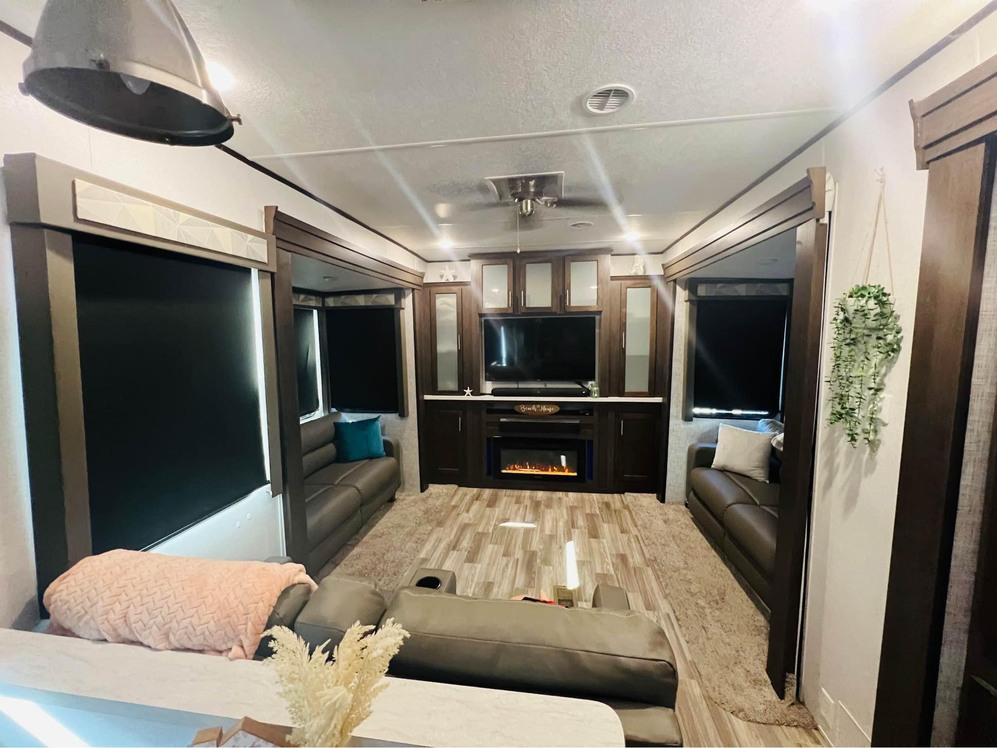 Forest River Wildwood Lodge 40’ 50k OBO golf cart included - Golf Carts ...