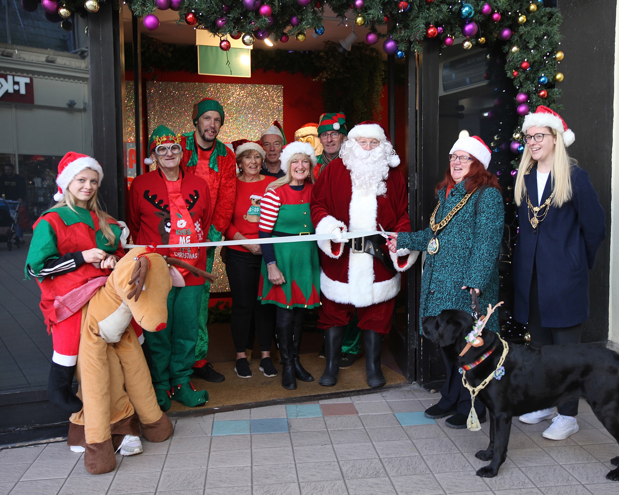 SANTA and his elves were... - Fleet Walk Santa’s Grotto | Facebook