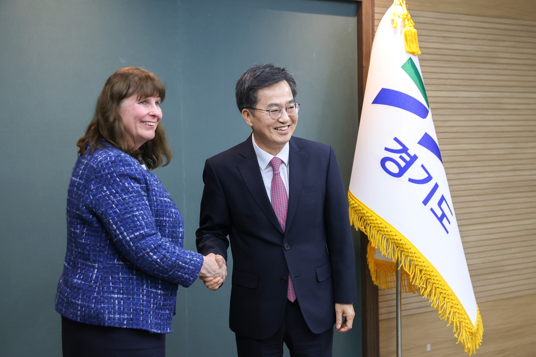 김동연 - 재작년 7월 캐서린 레이퍼(Catherine Raper) 주한... | Facebook