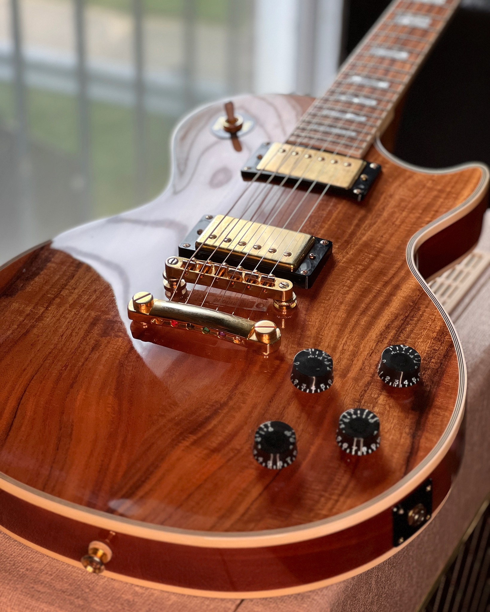 Epiphone Les Paul Custom Pro Koa guitar features
