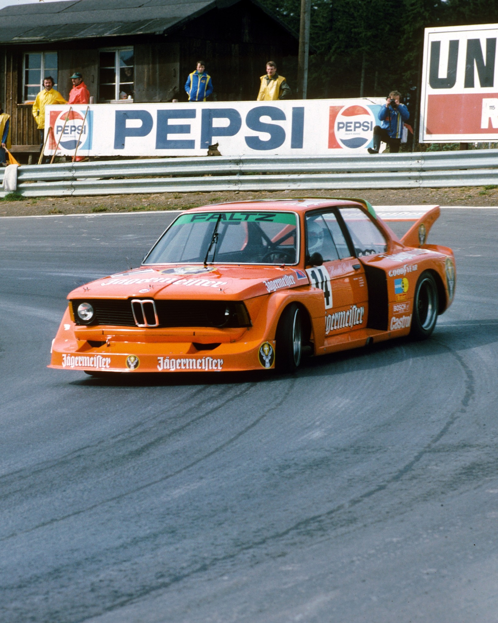 BMW - Throwback to 1977, and Harald Grohs drifting the BMW 320