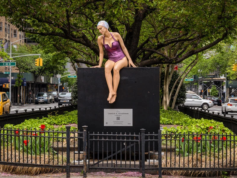 Carole A. Feuerman's giant sculpture The Golden Mean | Chicago, IL