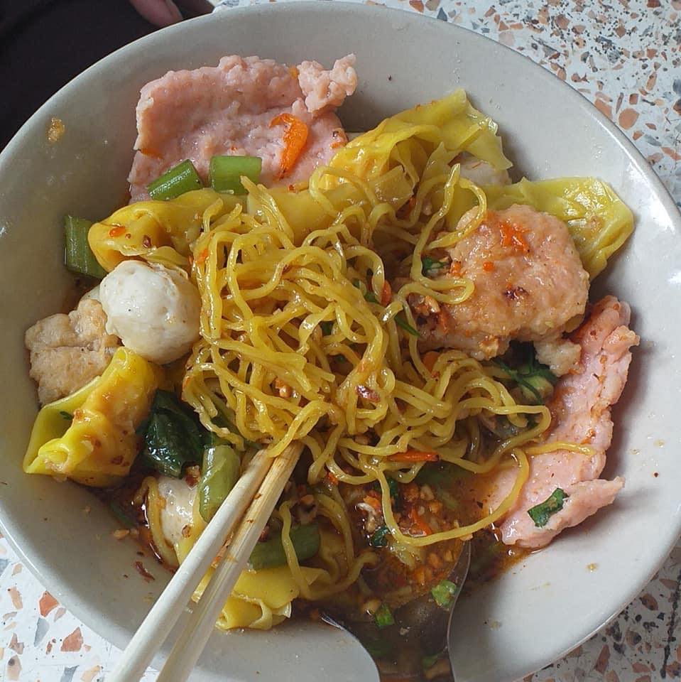 หิวก็แวะมาค่ะ ร้านยายฉลวย... - Speed Man-บ้านโป่ง | Facebook