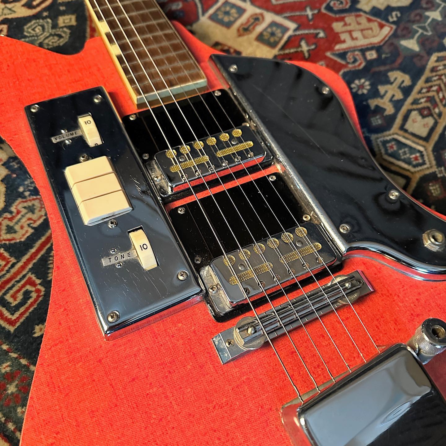 Teisco SD-2L and SD-4L guitar details