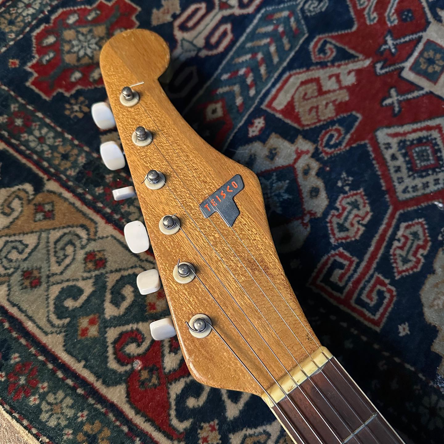 Teisco SD-2L and SD-4L guitar details