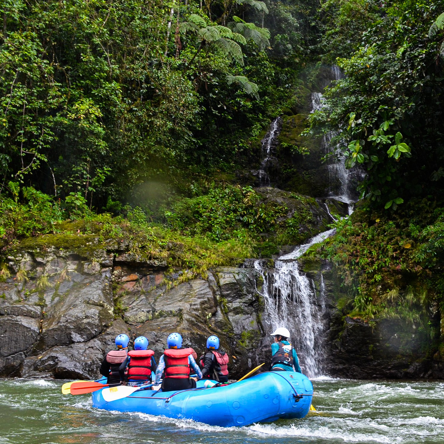 😉 ¡Celebra el día del... - Adrenalina Rafting Turrialba