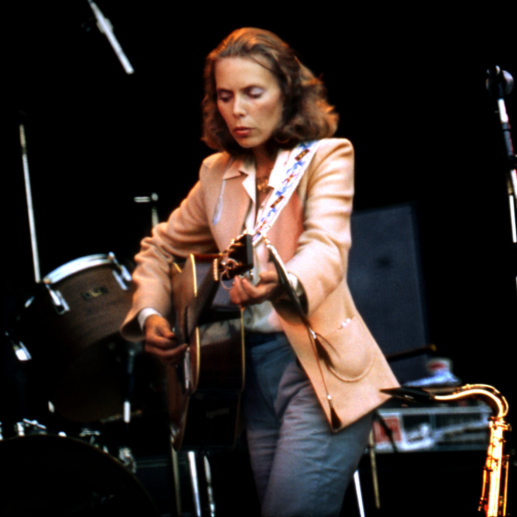 ? JANUARY 26 1995 Joni Mitchell makes a rare concert appearance 