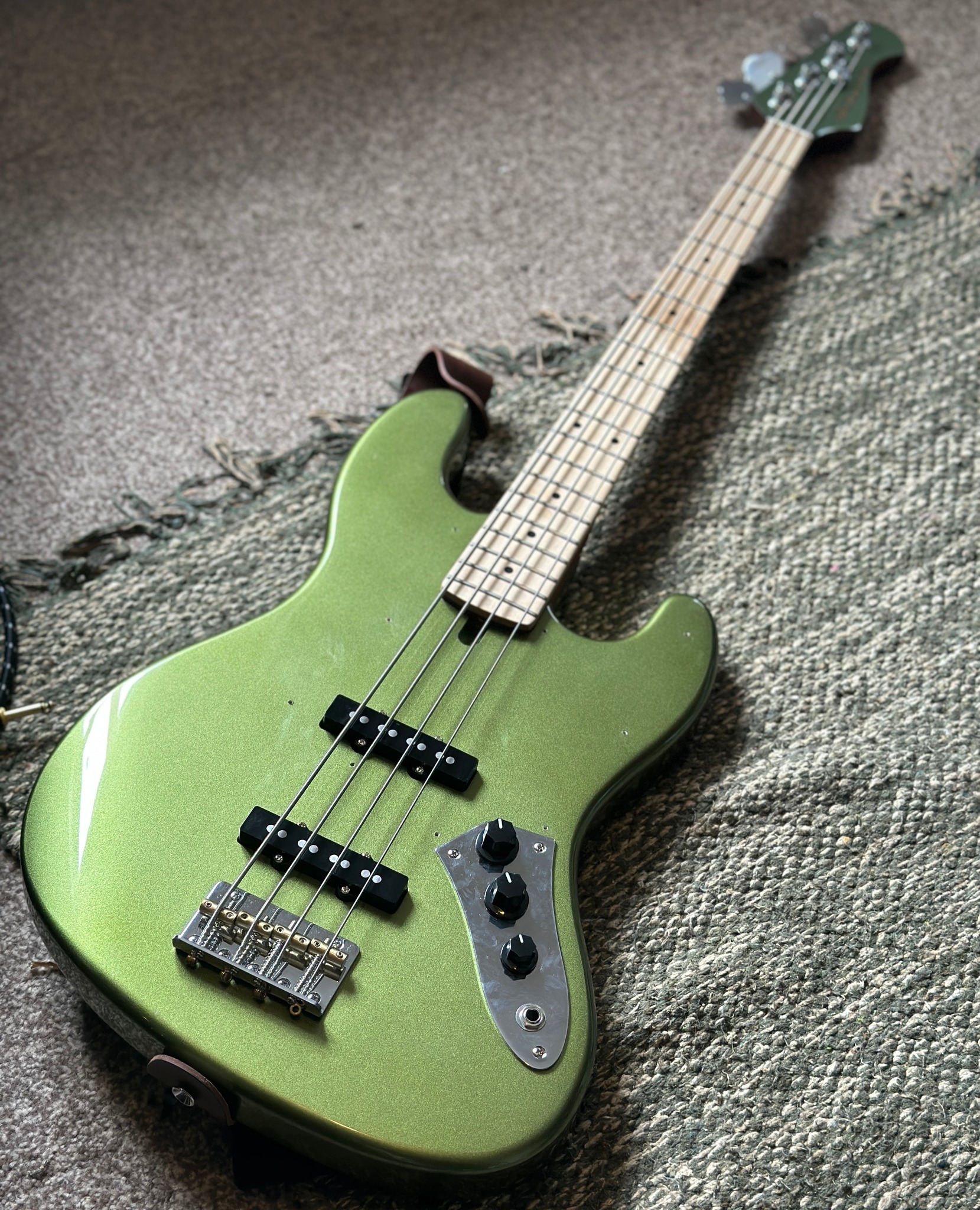 Buskers jazz bass from Japan 6,700