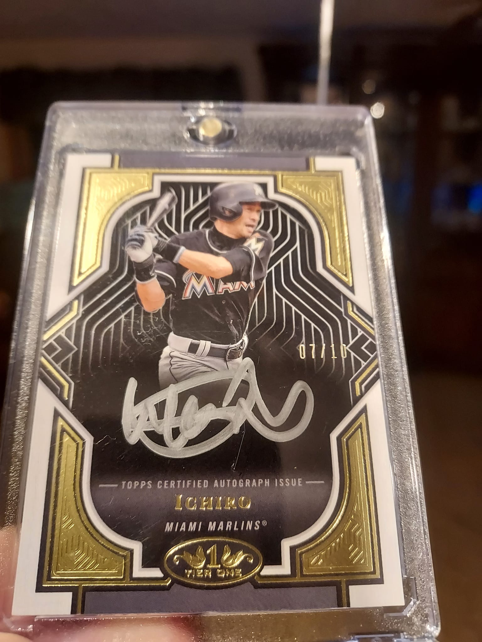 𝐅𝐈𝐑𝐒𝐓 𝐋𝐎𝐎𝐊: Ichiro's first ever card as a Hall of Famer