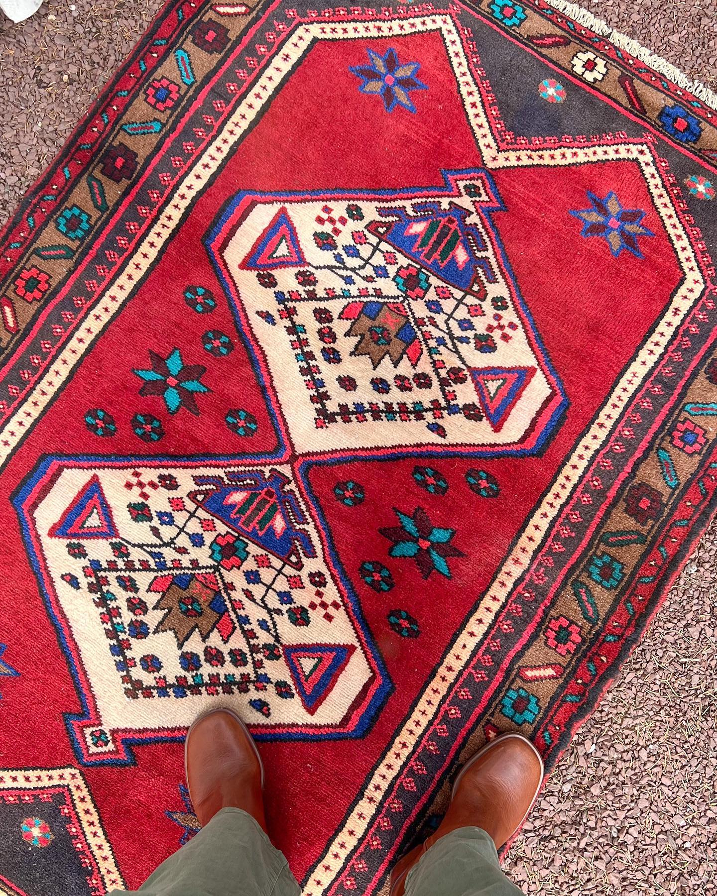 ️Scroll👉🏼and check the latest... - Hobbit Door Vintage Rugs | Facebook