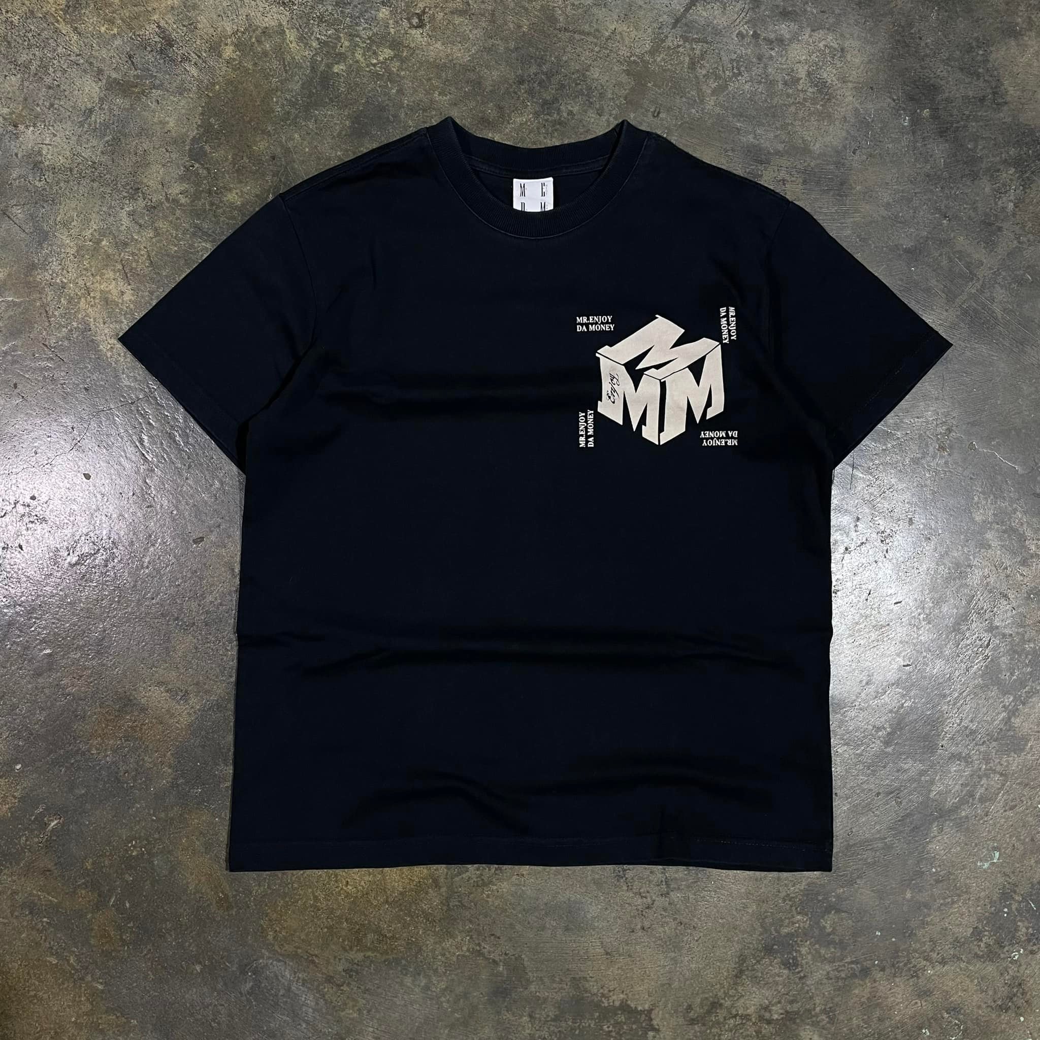 Mr.Enjoy Da Money Black ...? Size 18 Length 25 Price 30000 (Tee 
