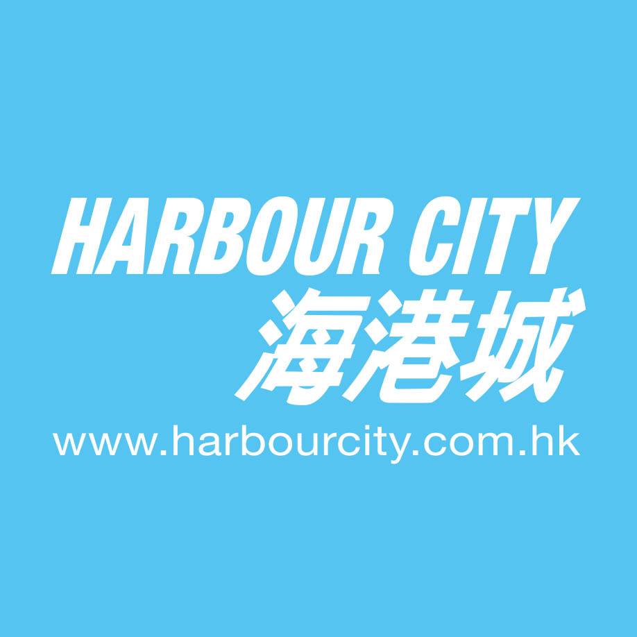 【風雲變色，巴斯光年依然堅守崗位🚀】 維港天色由晚霞染成夜幕，風景不停變換，而4.5米高嘅巴斯光年依然屹立喺海運觀點，見證每一刻變化 颱風紅霞 ...