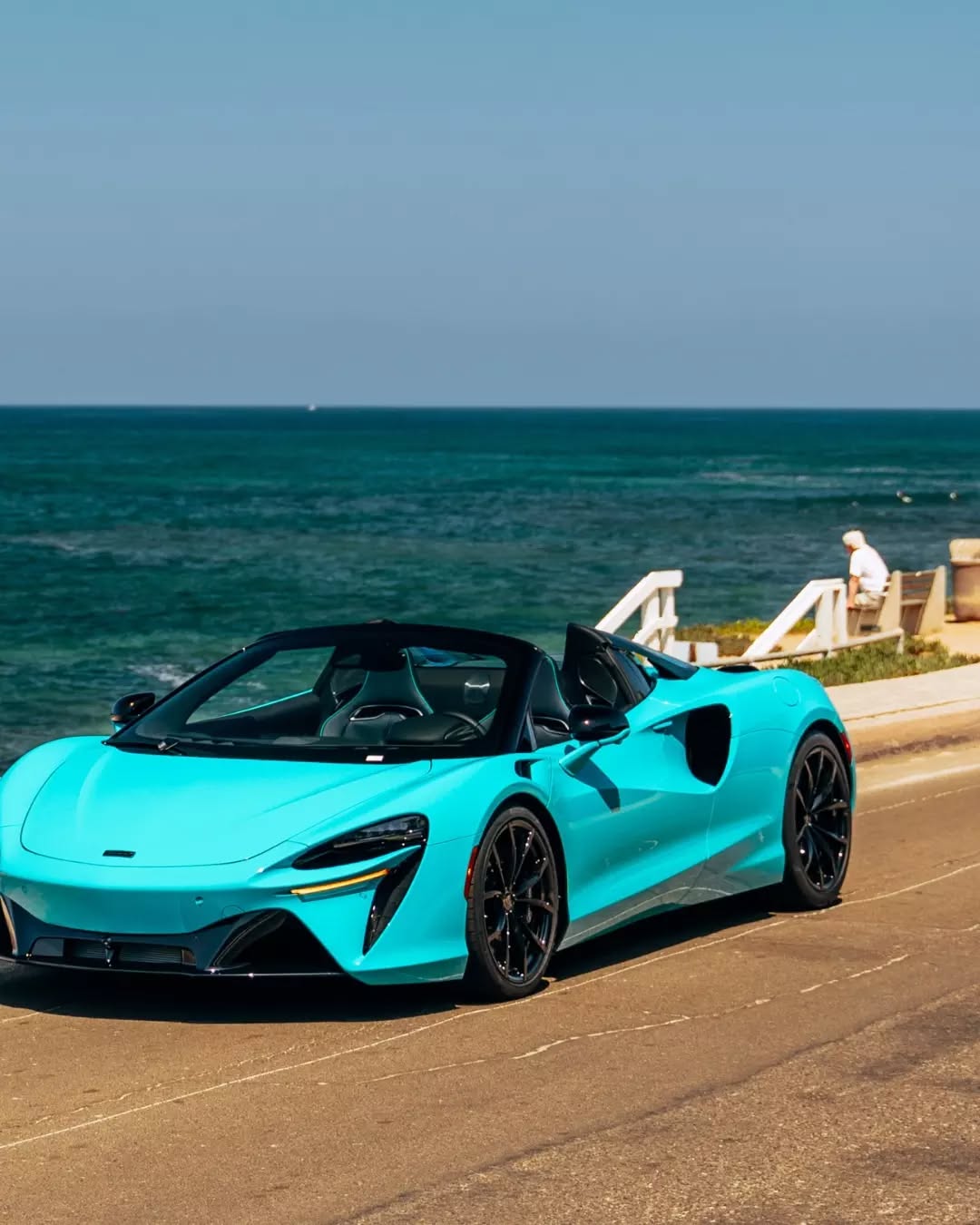 2025 McLaren Artura Spider finished in Tokyo Cyan over Black with