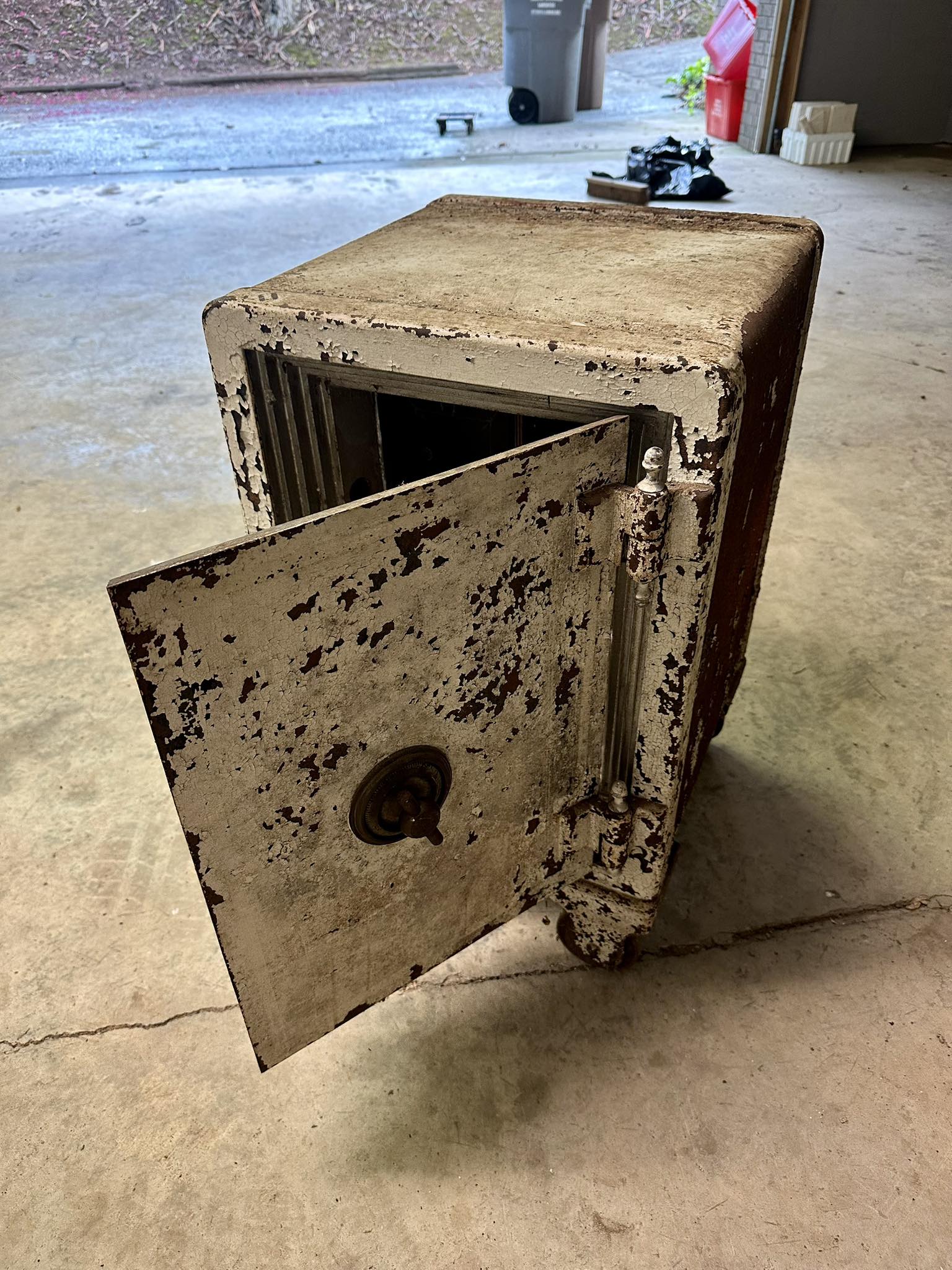 What is the maker of this Victorian safe from Cheapside?