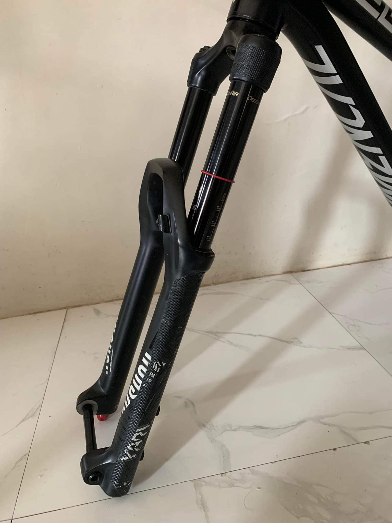 値下げ】使用数回 2019 ROCKSHOX YARI 27.5 値下げ】使用数回 2019