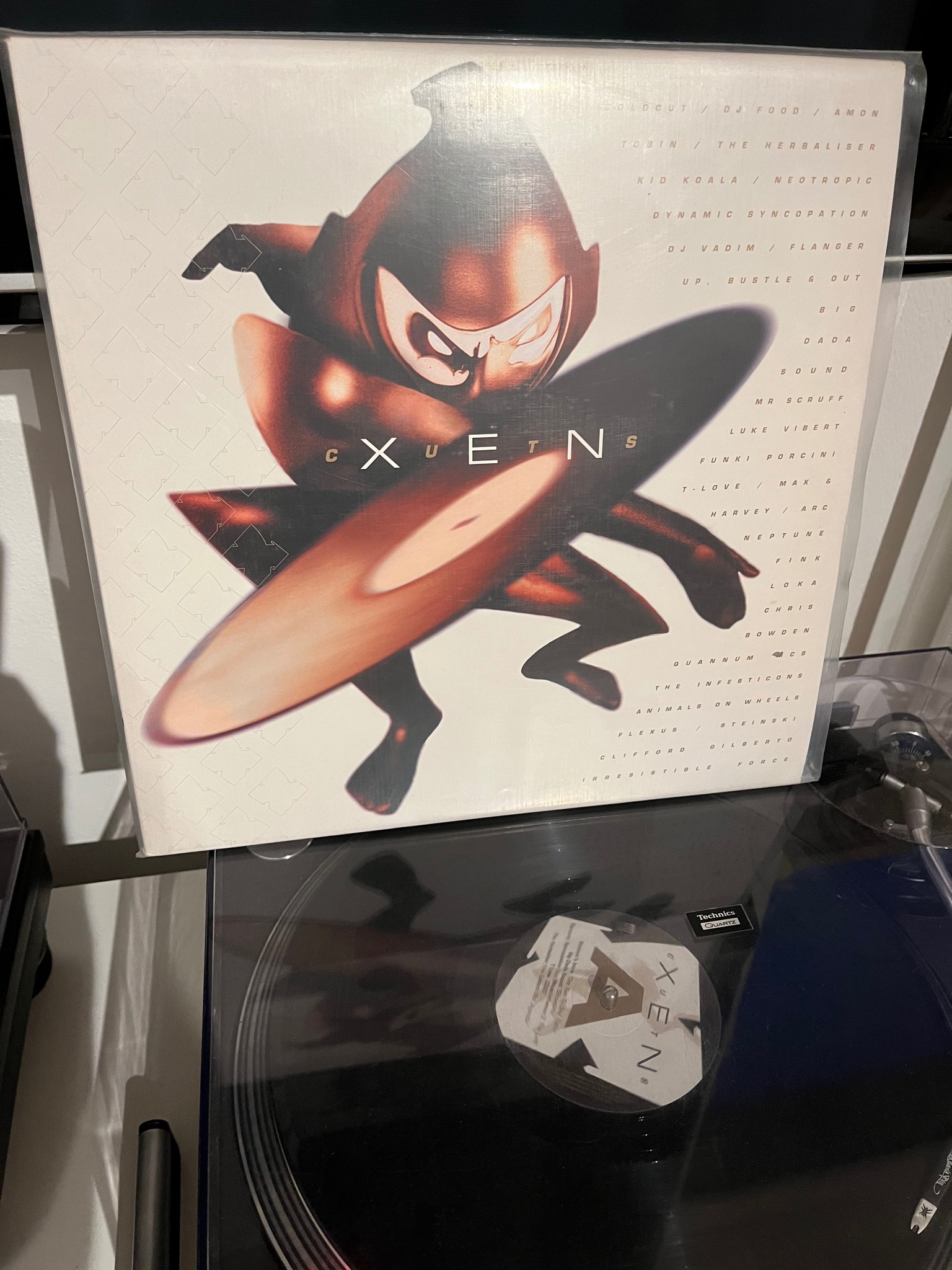 Ninja tune goodness. XEN Cuts. XE=N N 8 E ۷ mo.s.co.i/111 G01 1