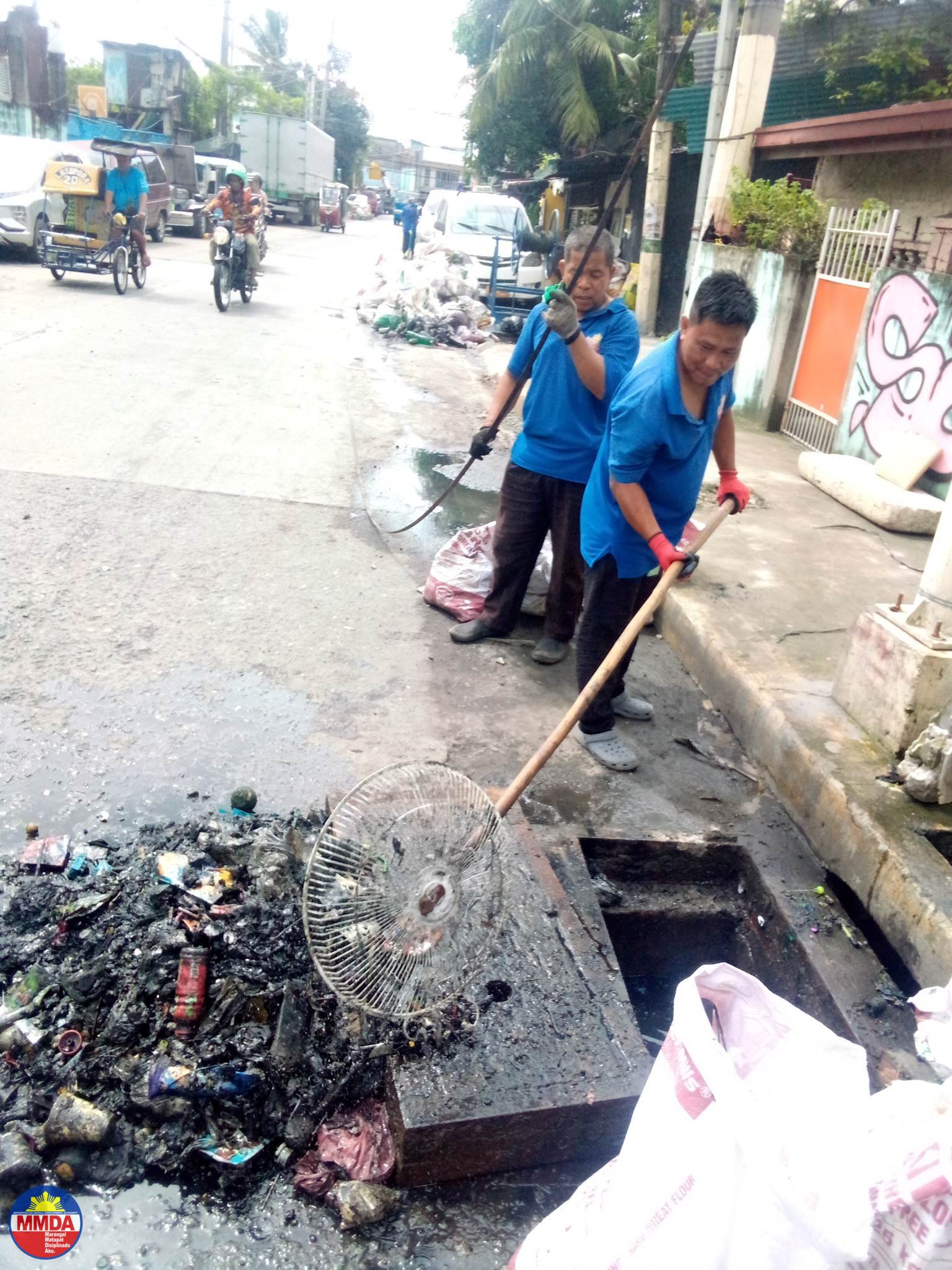 MMDA - Sa patuloy na declogging operations ng MMDA, basura...