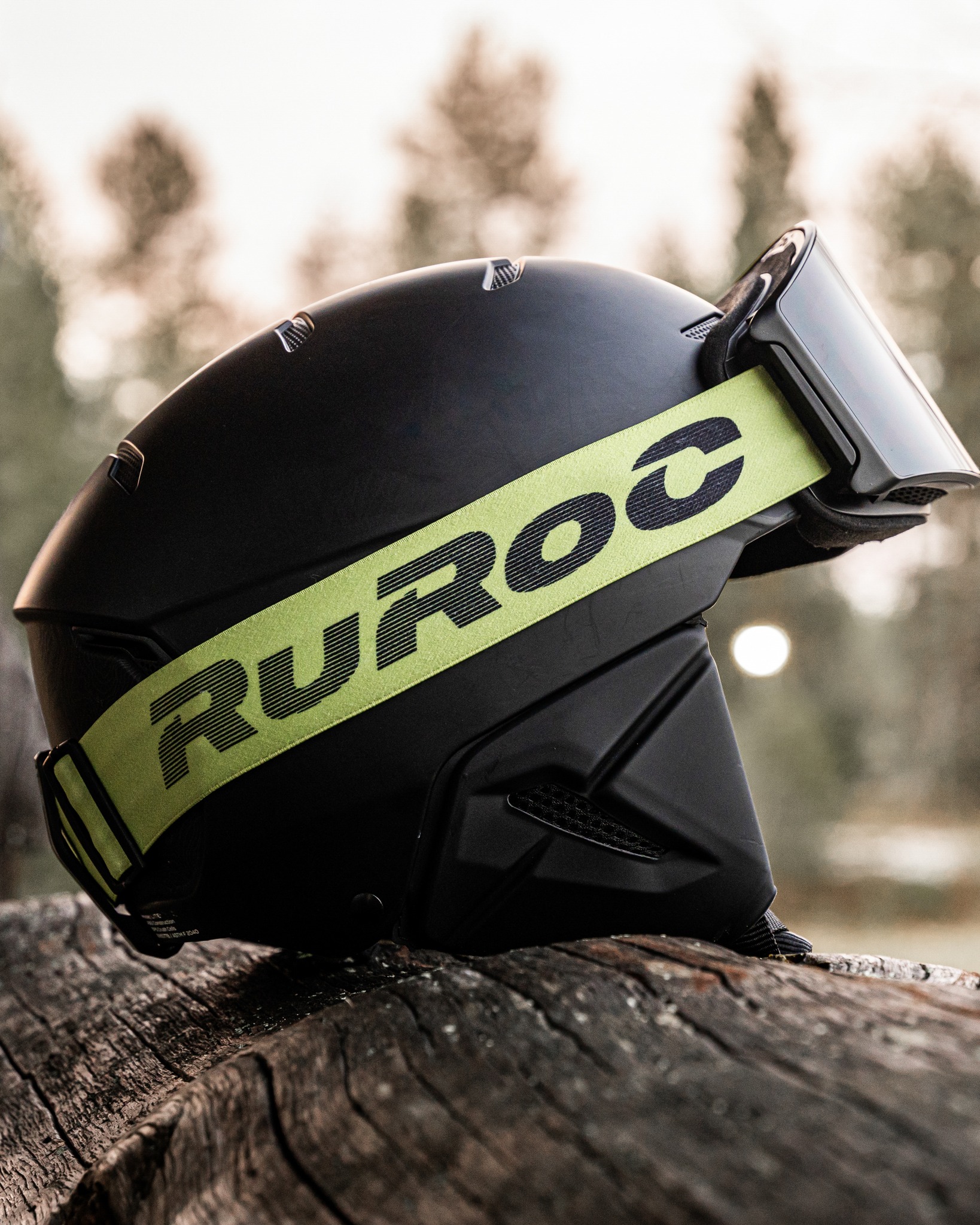 Introducing the RG1-DX Ghost. Built for skiing and snowboarding