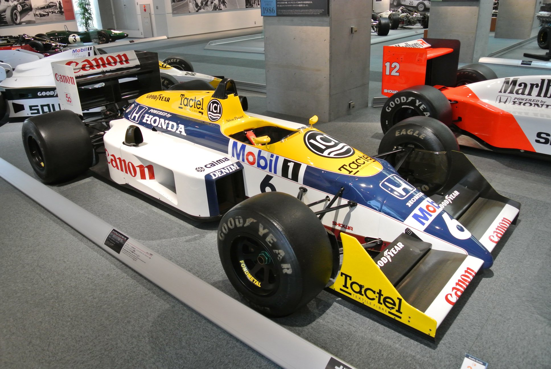 Williams FW11B Honda 1987 of Piquet and Williams FW11 Honda 1986