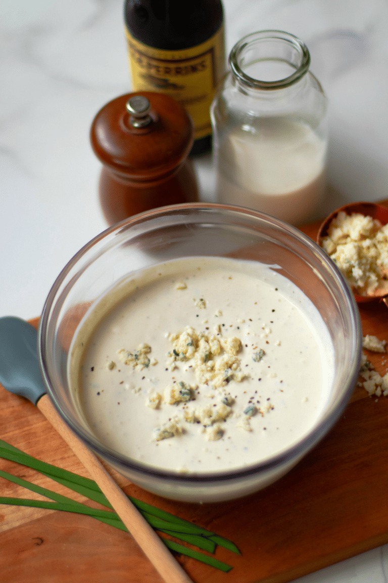 Blue cheese dressing found in Texas Roadhouse salad