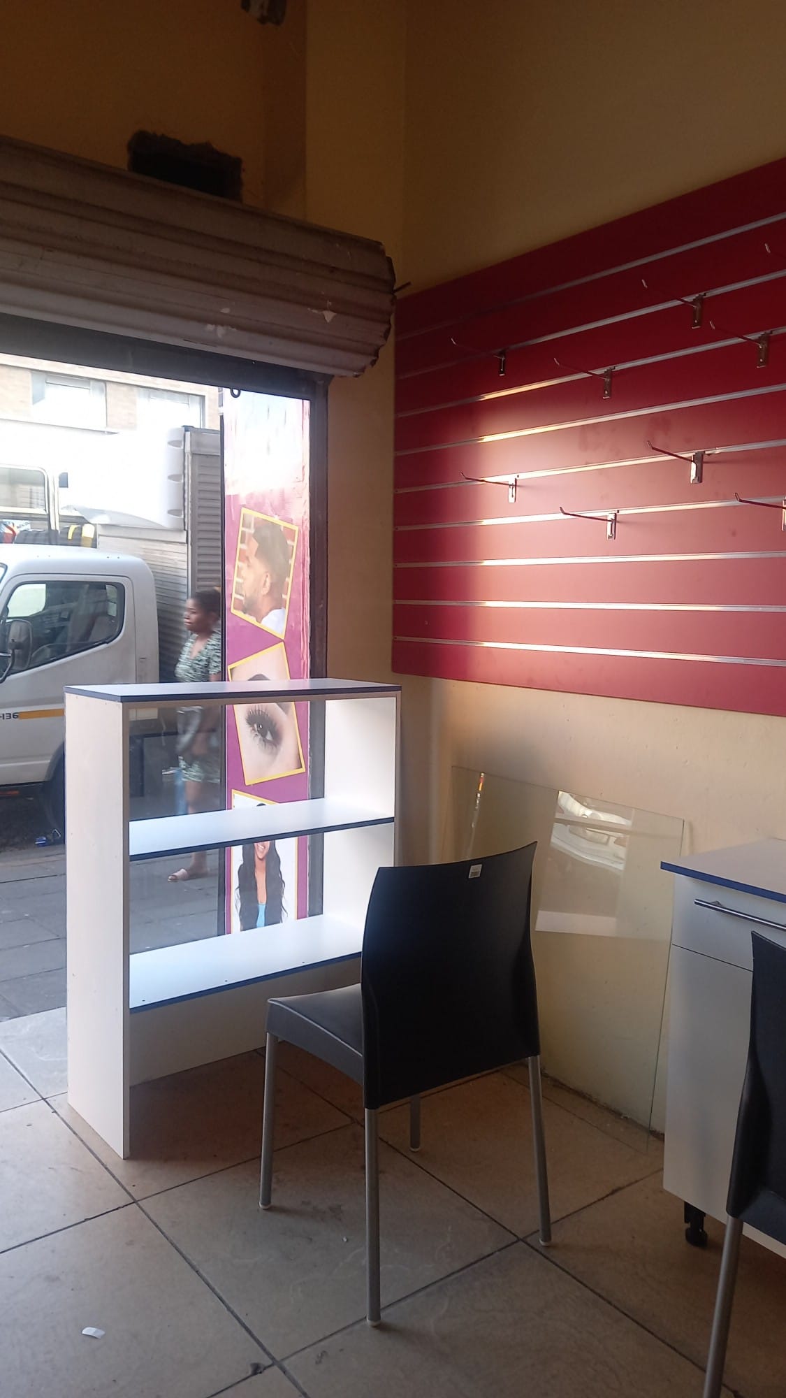 Picture of phone repair or cosmetic shop to rent - Property Rentals - Durban ...