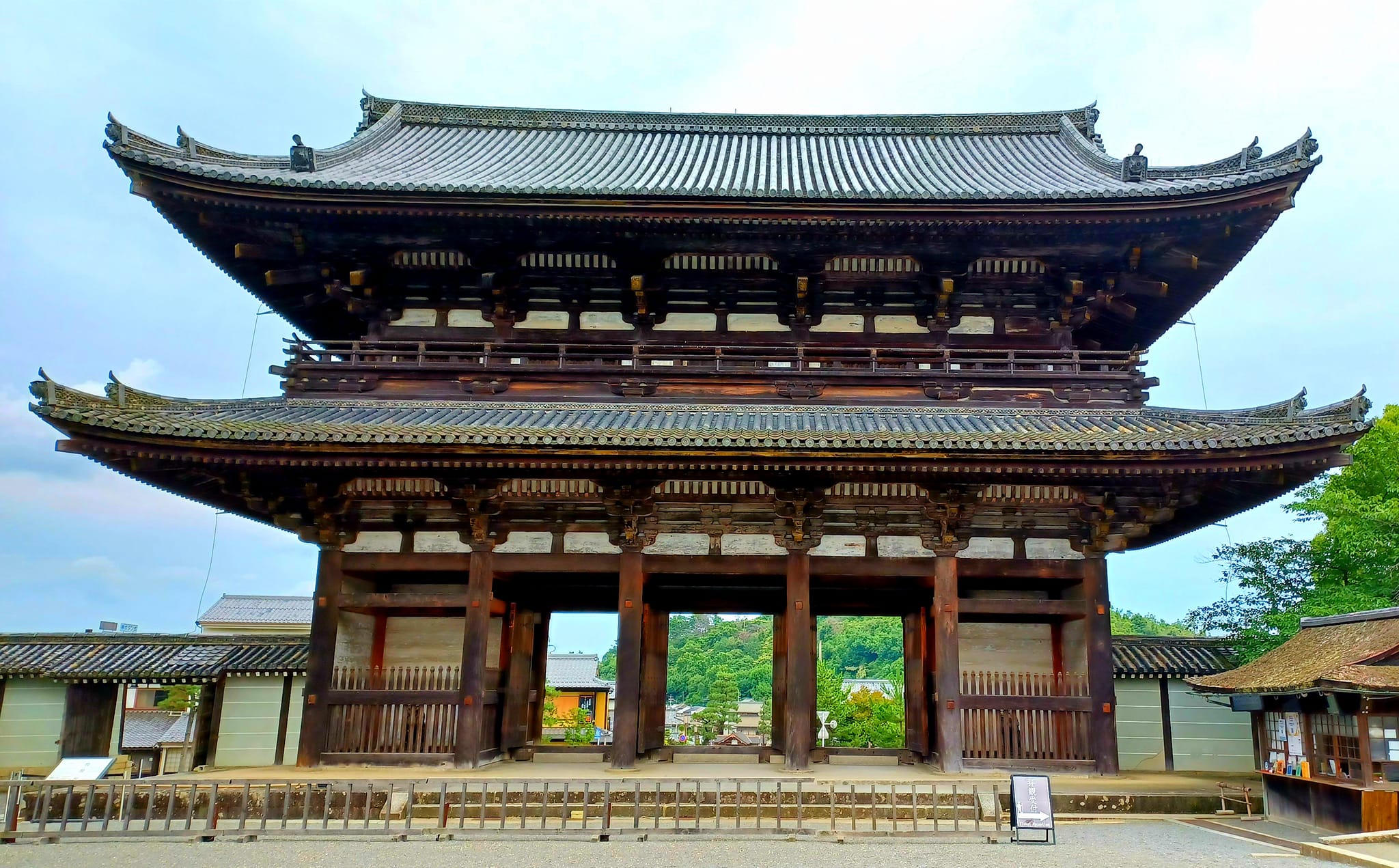 Tetsuya Tsuda - 世界遺産『仁和寺』（888年創建）で、製作中の龍のドキュメンタリーのロケハンのため、...