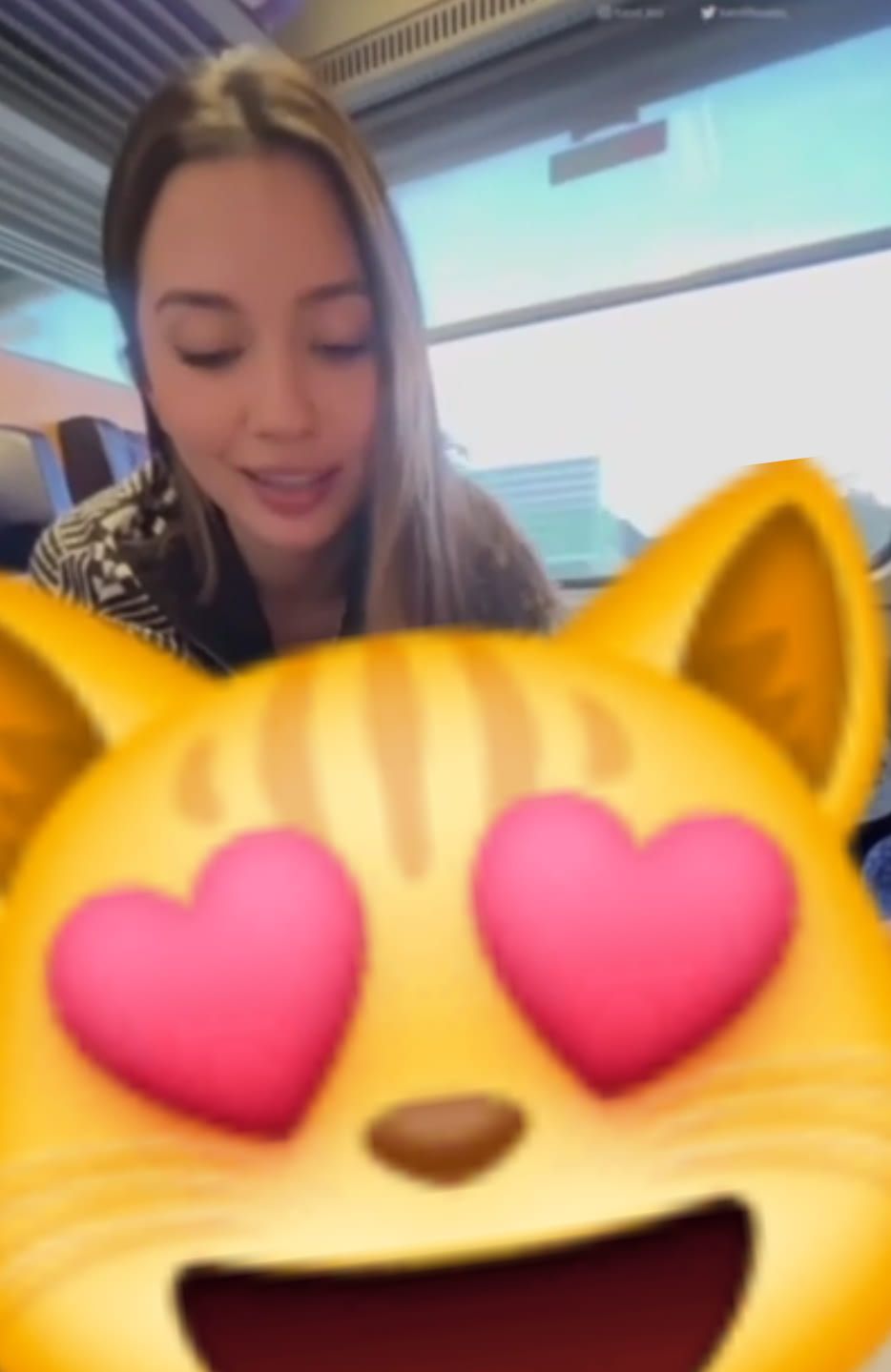 Karol Rosado !! On a moving Train... Kings blog worldwide Facebook