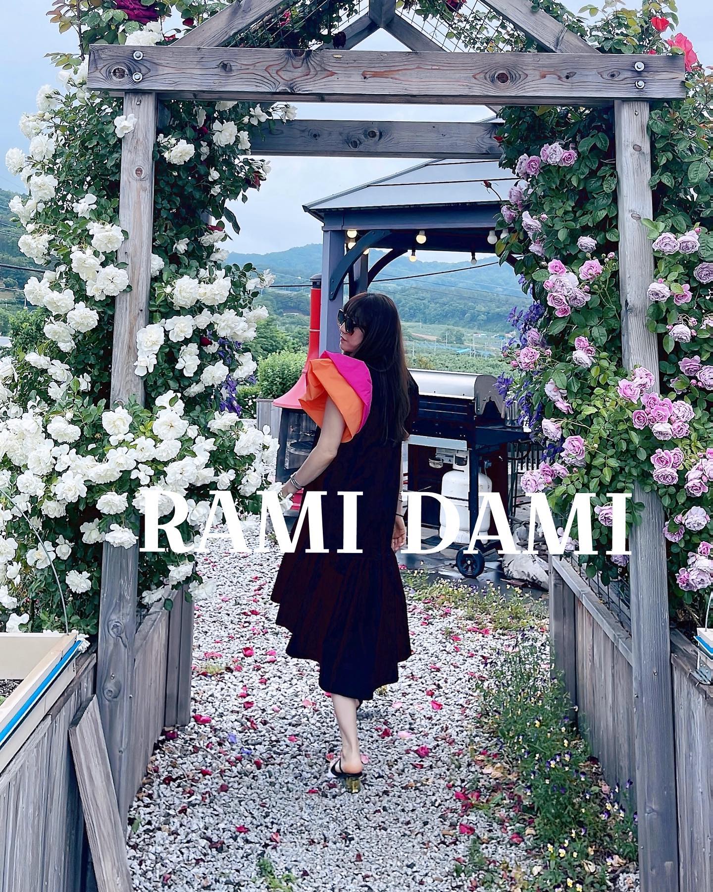 ramidami_2019 - RAMI DAMI 화려한 컬러 조합과 고급스러운 디테일이 살아있는... | Facebook
