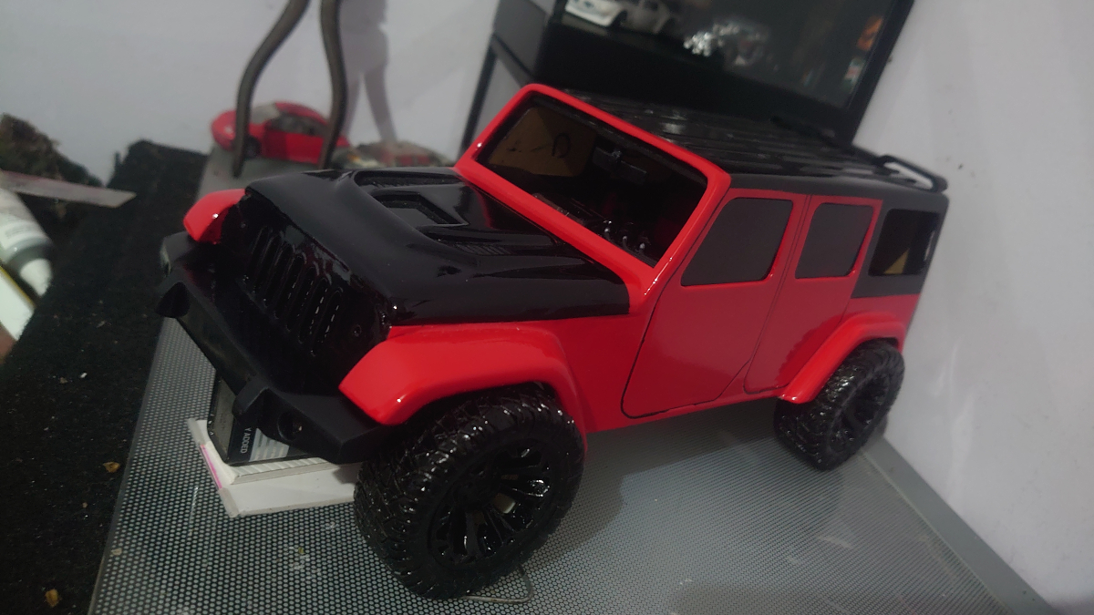 Fully functional 1/6 scale 21st century jeep model with working