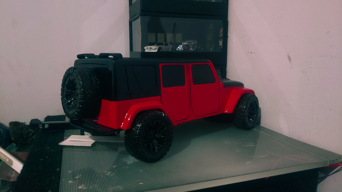Fully functional 1/6 scale 21st century jeep model with working