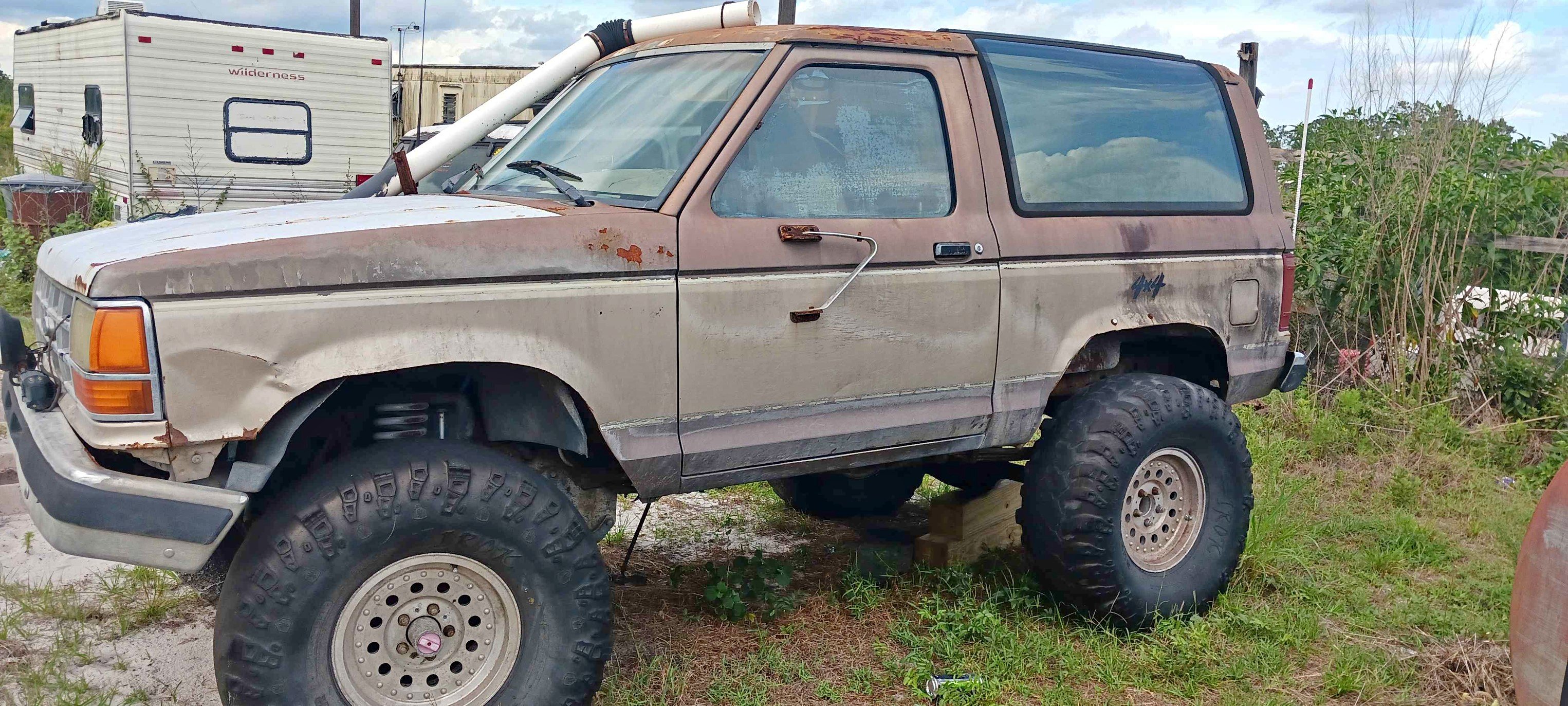1989 Ford Bronco II XLT 4×4 VIN: 1FMCU14TXKUC14870