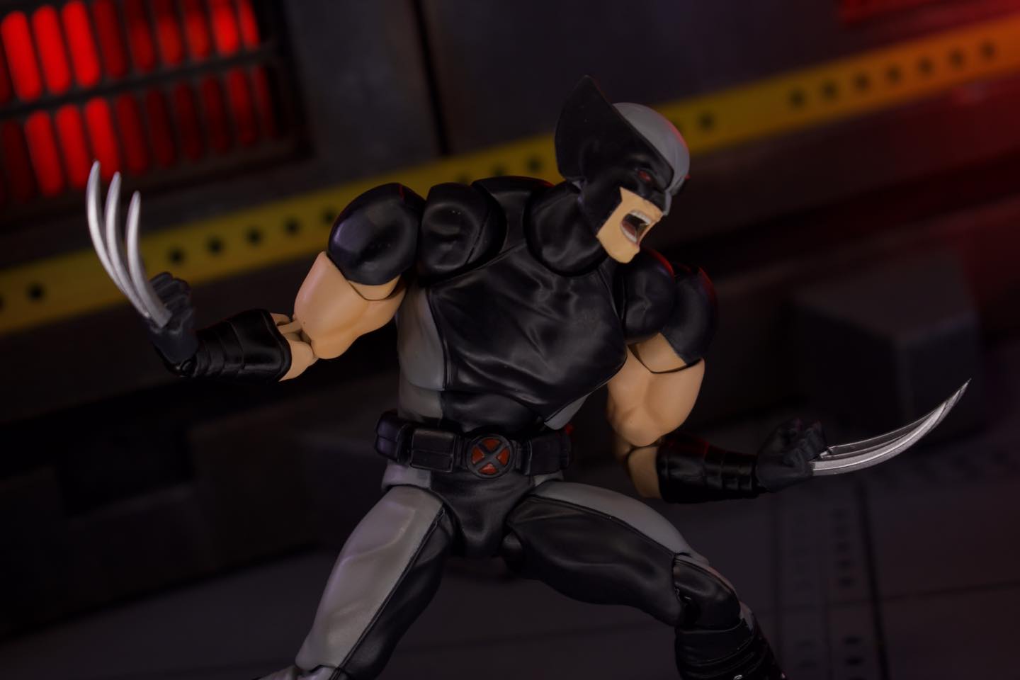 Mafex X-Force Wolverine figure review