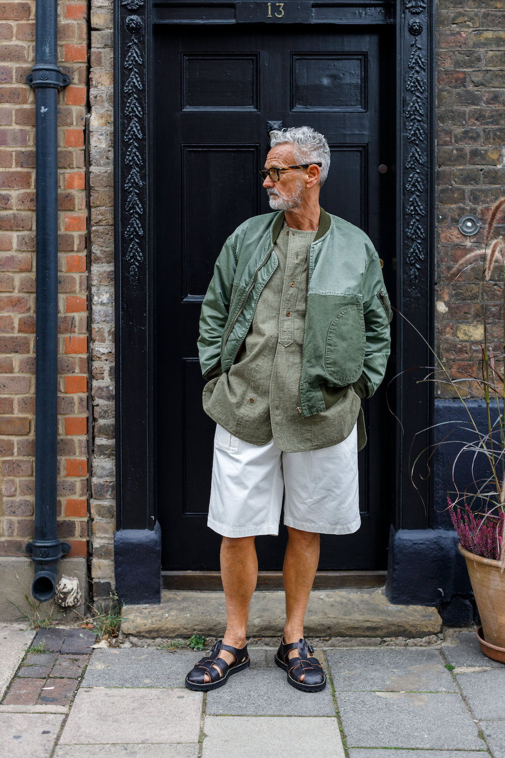 Nigel - 40's Gurkha Short in White Our 40's Gurkha Shorts are a
