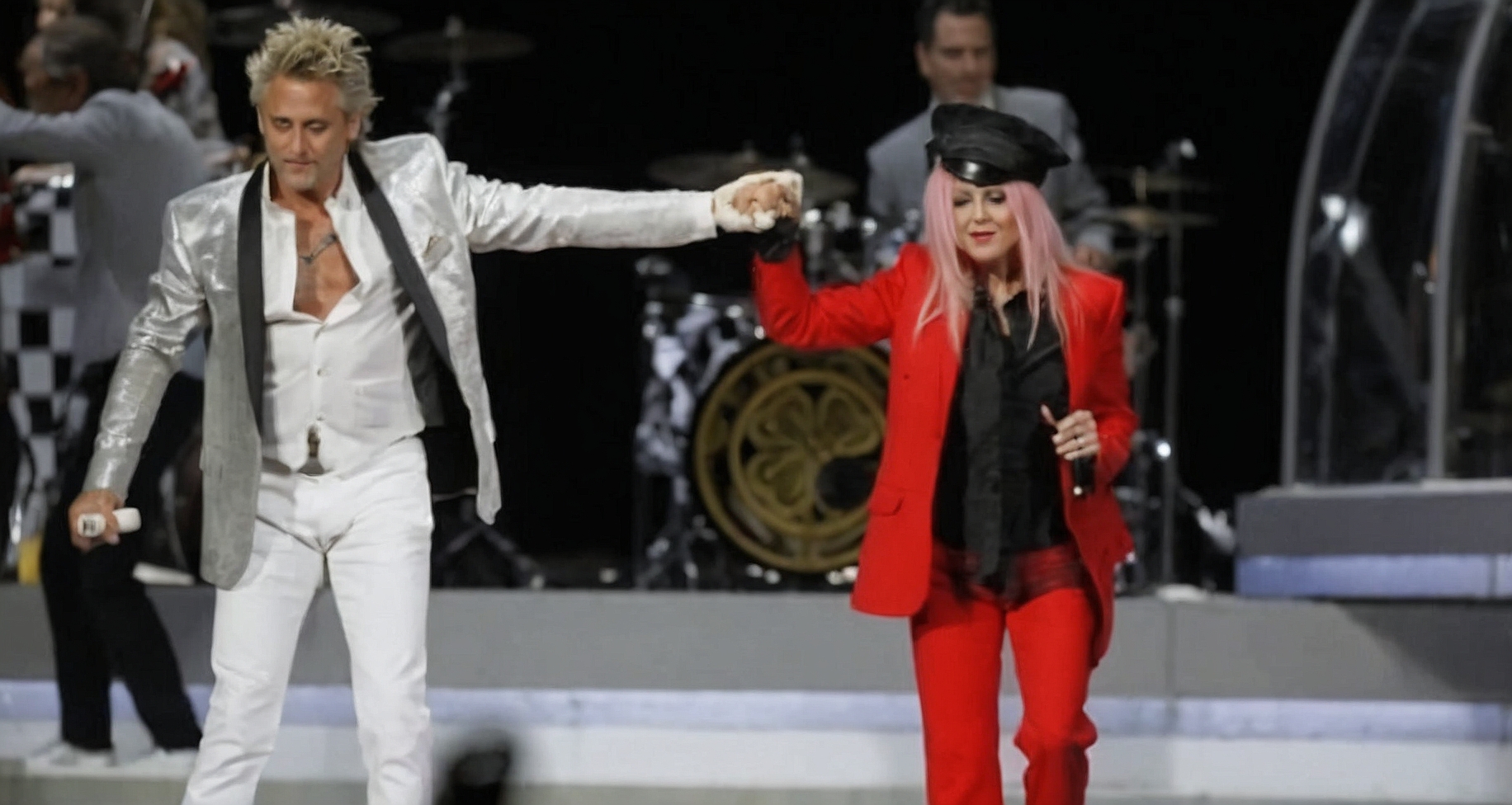 Recent - Rod Stewart and Cyndi Lauper hit the stage, and boom—it was ...