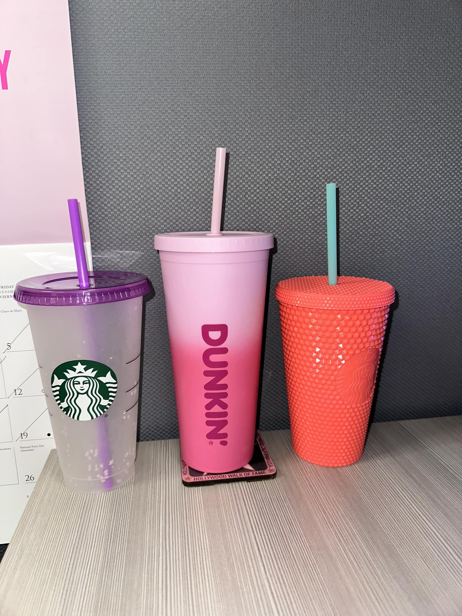 Dunkin’ YANピロー【ピンク・ブラウン各1本】2本セット 海外限定 新品 Strawberry Pink or Chocolate Brown? Match your 𝐃𝐮𝐧𝐤𝐢𝐧