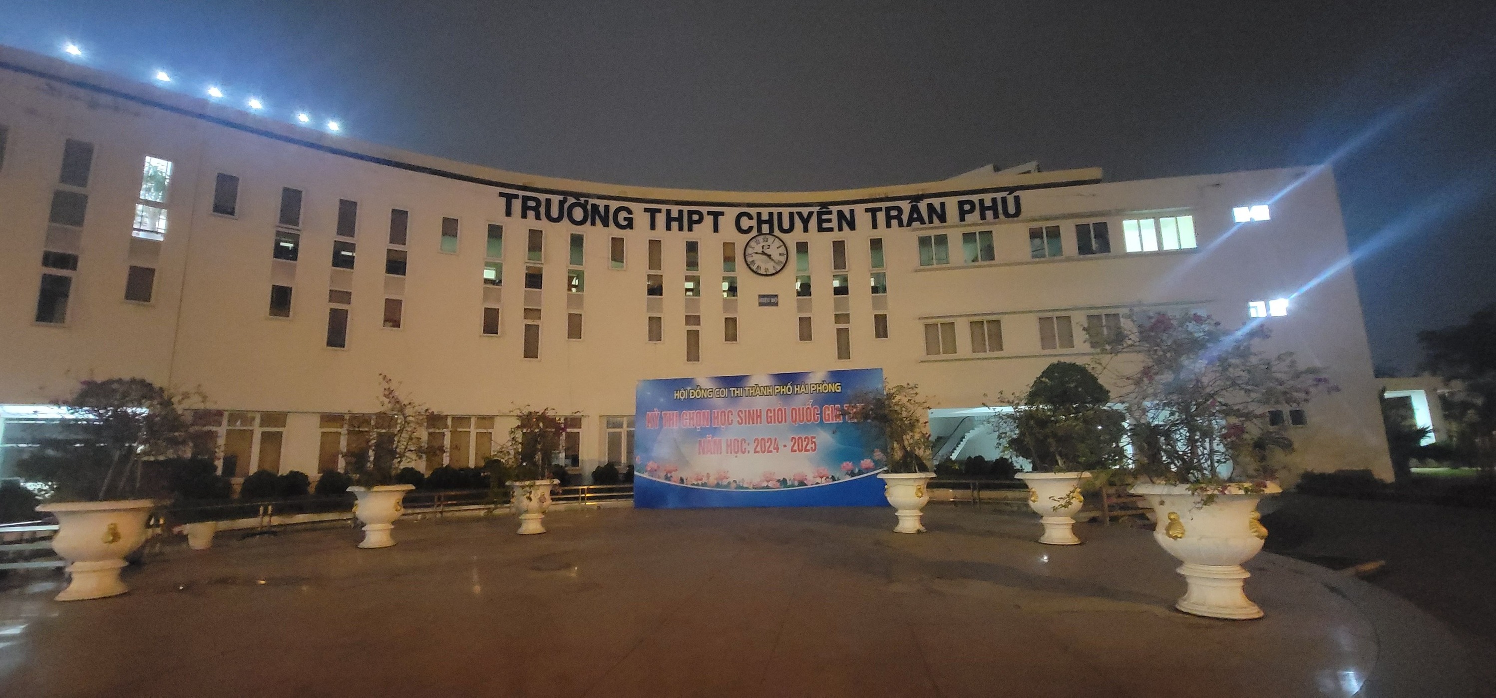 Trường THPT Chuyên Trần Phú