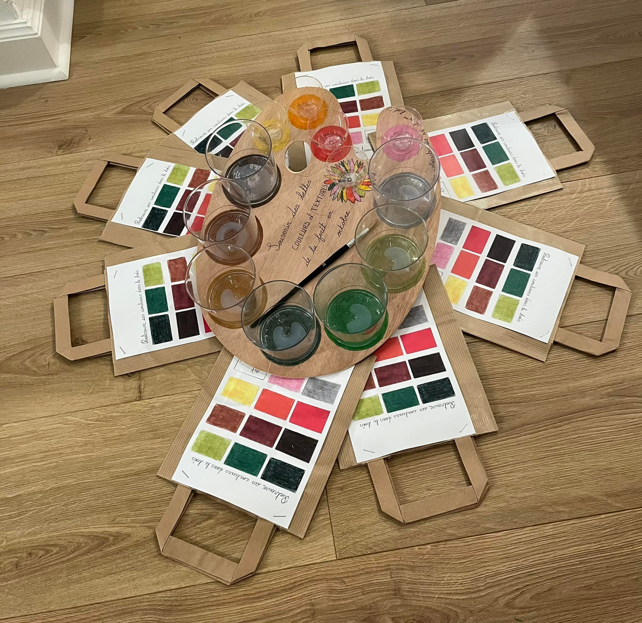 CRAYOLA - Palette de Peinture Aquarelle Lavable 12 Couleurs, Support en Plastique et Pinceau Fin - Âge Conseillé: à Partir de 3 Ans CRAYOLA - Palette de Peinture Aquarelle Lavable 12 Couleurs, Support en Plastique et Pinceau Fin - Âge Conseillé: à Partir de 3 Ans