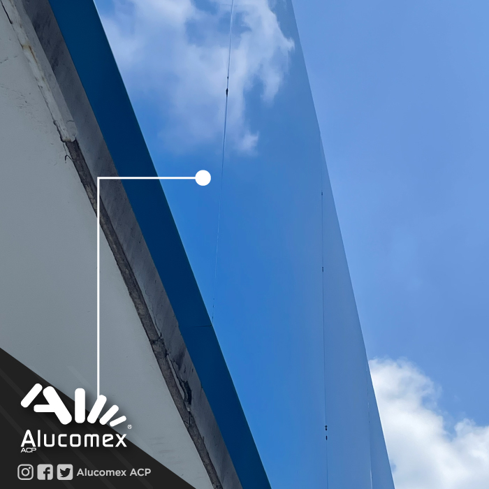 Alucomex Acp - Mira el color y reflejo de este panel azul....