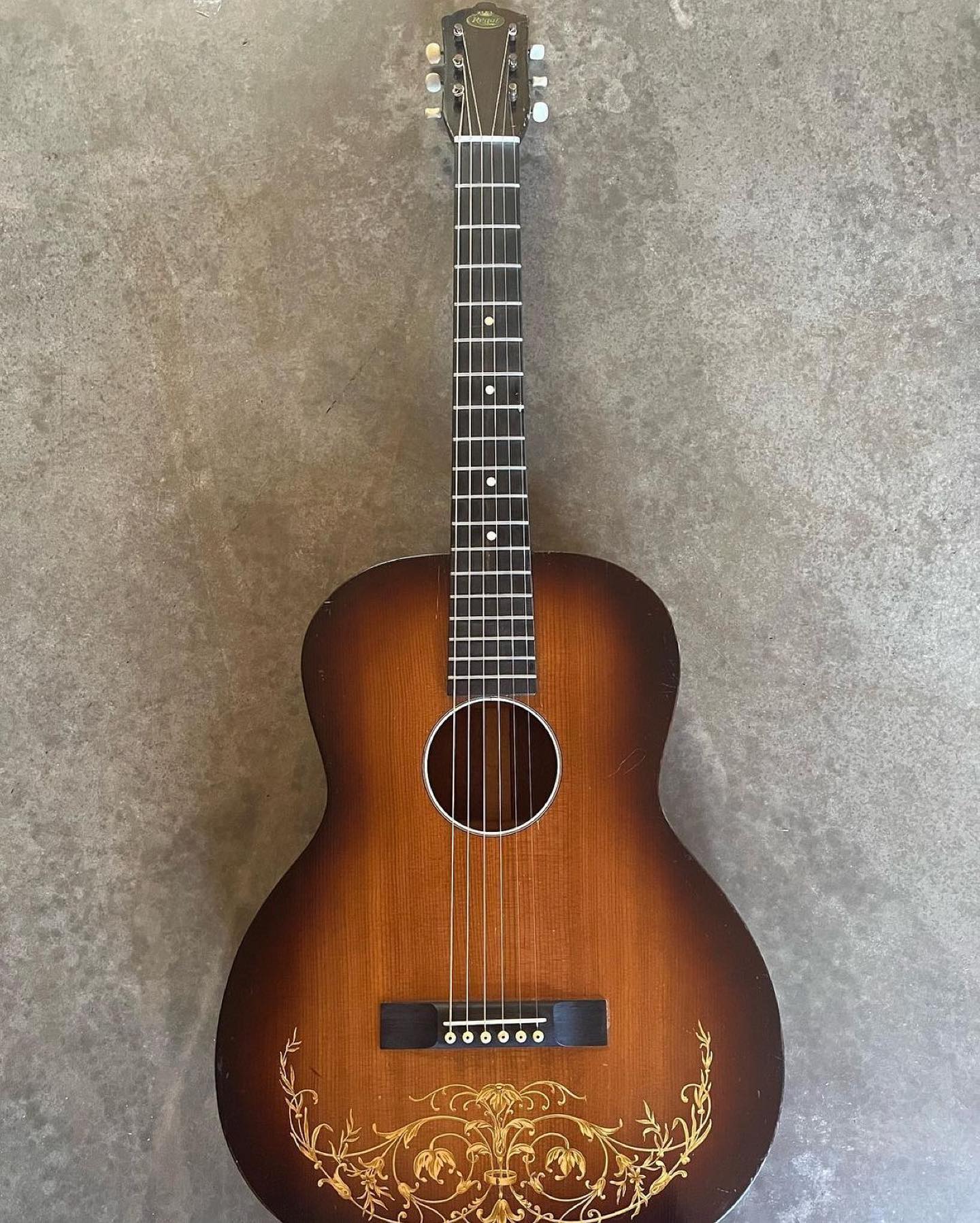 1930s regal parlor guitar history