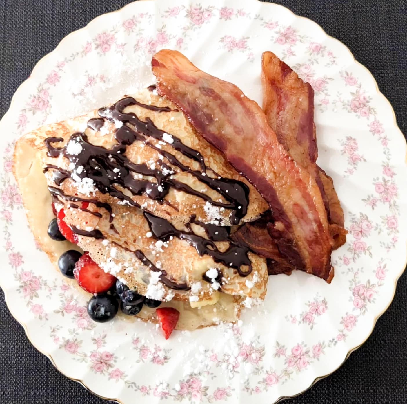 This plate, a family... - Apple Inn Bed and Breakfast