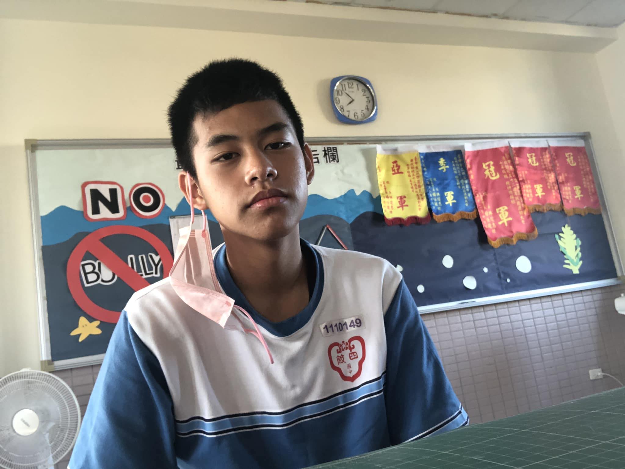 伍靖