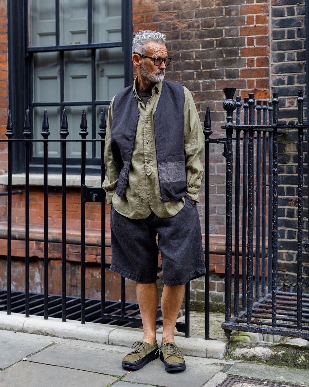NIGEL CABOURN MANILINE Desert Short Hemp Denim in Charcoal GreyFor