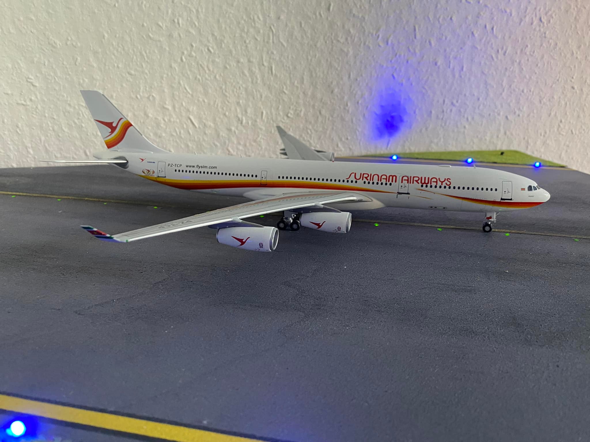 Surinam Airways, A340-300, scale 1/200. Repainted Air France model